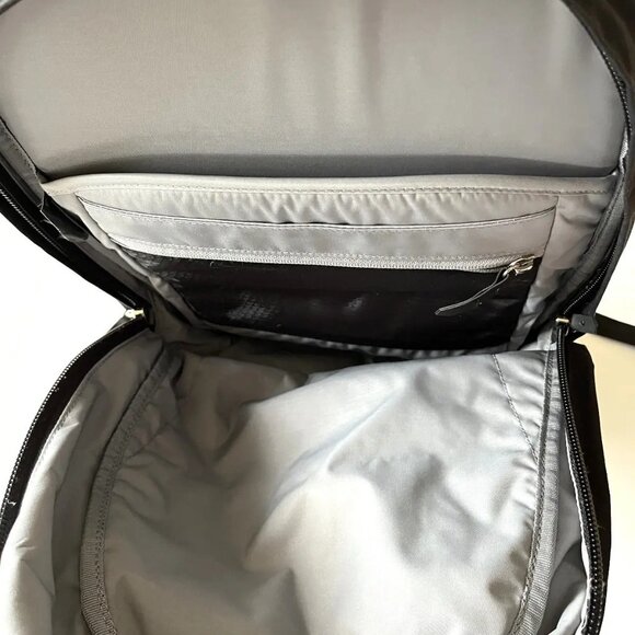 Osprey Small Day Black BackBack - Picture 3 of 4